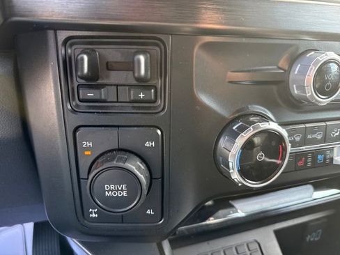 Used 2024 Ford F250 Lariat w/ Black Appearance Package image 17