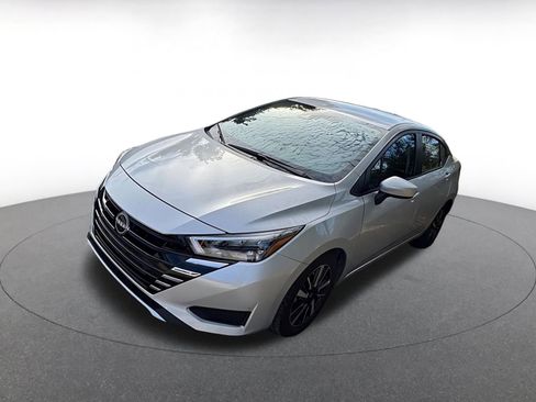 Used 2025 Nissan Versa SV image 4