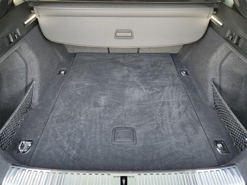 Used 2022 Audi e-tron Premium Plus image 42