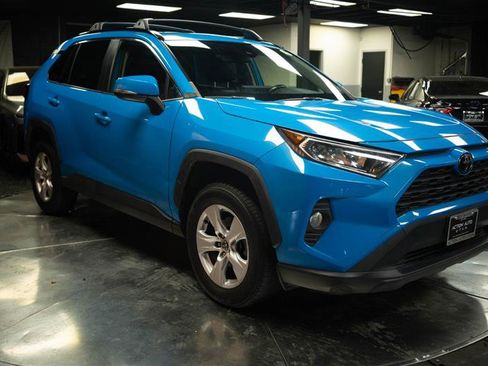 Used 2019 Toyota RAV4 XLE w/ Carpet Mat Package FWD image 5