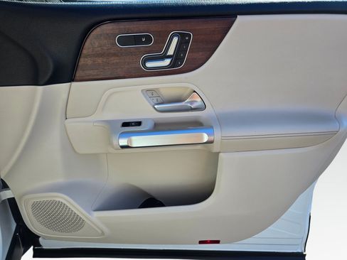 Used 2020 Mercedes-Benz GLB 250 4MATIC image 26