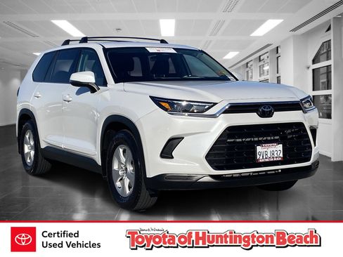 Certified 2025 Toyota Grand Highlander LE image 1