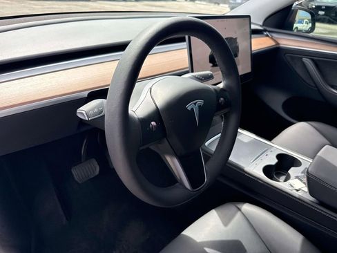 Used 2024 Tesla Model Y Long Range AWD/4WD image 28