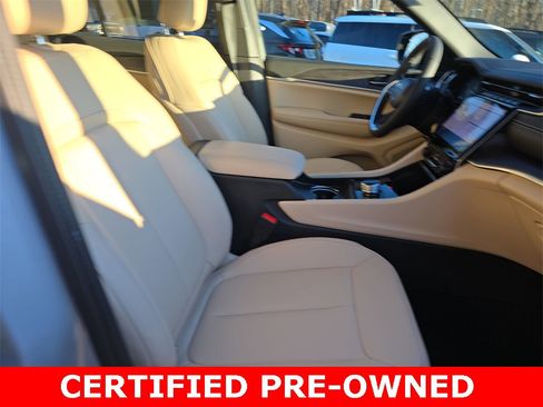 Used 2025 Jeep Grand Cherokee Limited w/ Black Appearance Package image 10