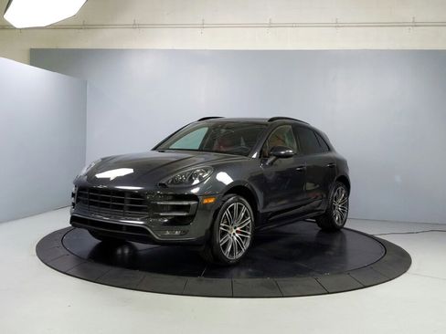 Used 2018 Porsche Macan Turbo image 3