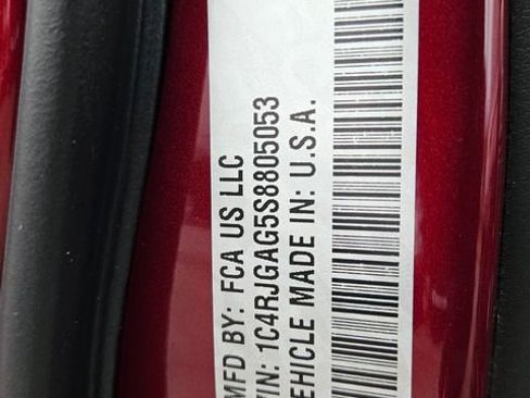 New 2025 Jeep Grand Cherokee Altitude image 8