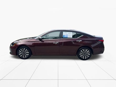 Used 2024 Nissan Altima 2.5 SV FWD image 4