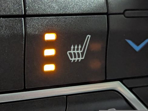 Used 2025 Jeep Wrangler Unlimited Sahara AWD/4WD image 19