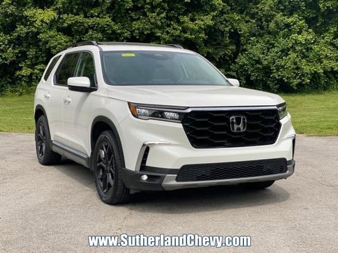 Used 2025 Honda Pilot Touring image 9