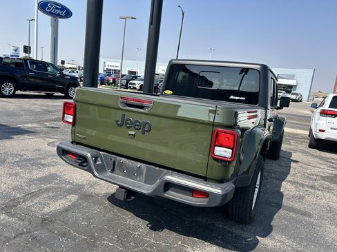 Used 2023 Jeep Gladiator Sport AWD/4WD image 5