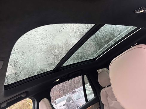Certified 2025 Volvo XC90 T8 Ultra image 24