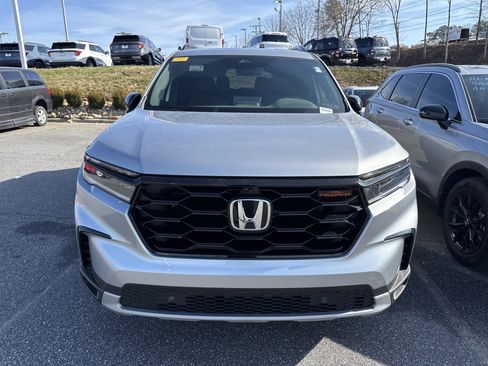 Used 2025 Honda Pilot TrailSport image 3