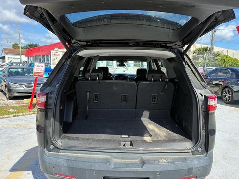 Used 2020 Chevrolet Traverse LT FWD image 4