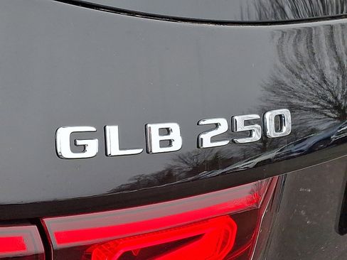 Certified 2023 Mercedes-Benz GLB 250 4MATIC image 33
