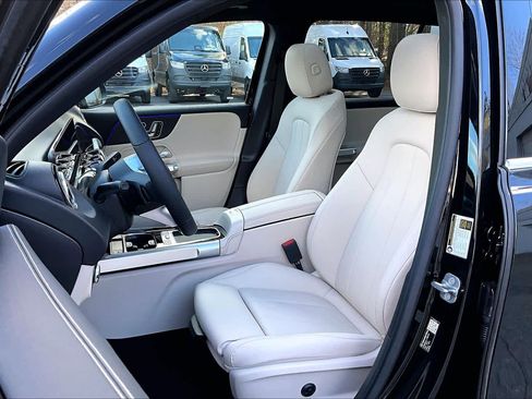 New 2026 Mercedes-Benz GLB 250 4MATIC image 14