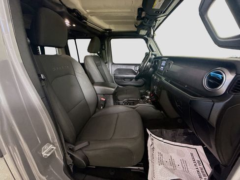Used 2021 Jeep Wrangler Unlimited Sahara AWD/4WD image 29