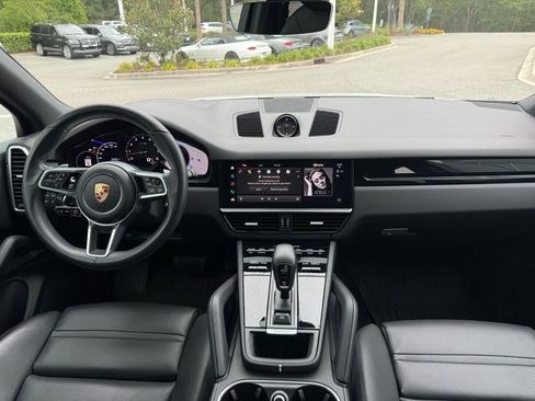 Used 2023 Porsche Cayenne Platinum Edition AWD/4WD image 4