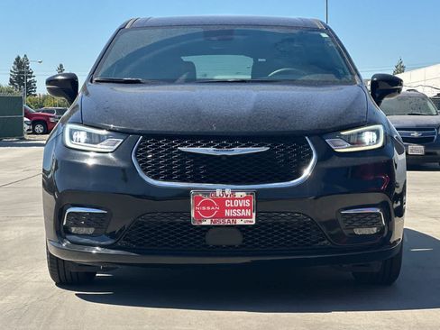 Used 2025 Chrysler Pacifica Select FWD image 11
