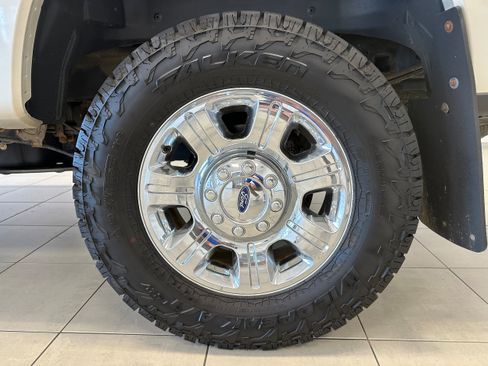 Used 2017 Ford F250 Lariat w/ Chrome Package image 8