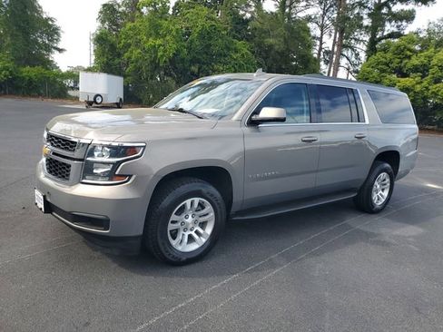 Used 2019 Chevrolet Suburban LT RWD image 3