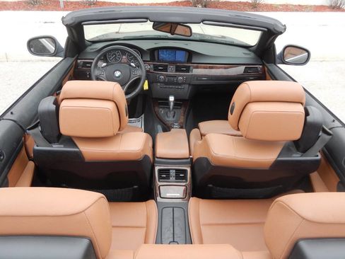 Used 2010 BMW 328i Convertible image 2