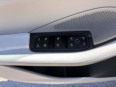 Certified 2025 Porsche Macan 4 Electric AWD/4WD image 24