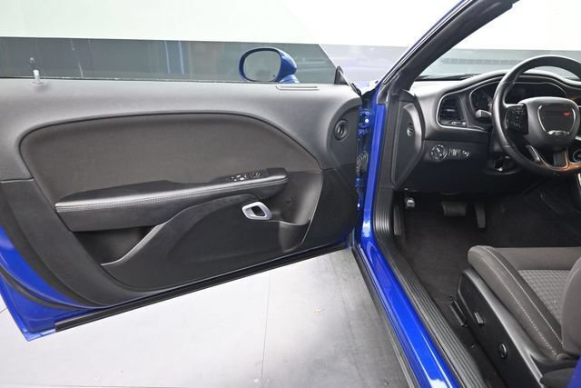 Used 2021 Dodge Challenger SXT w/ Driver Convenience Group RWD image 15