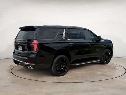 Used 2025 Chevrolet Tahoe High Country AWD/4WD image 3