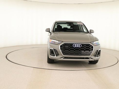 Used 2024 Audi Q5 e Premium w/ Convenience Package image 11