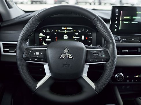 New 2026 Mitsubishi Outlander SE image 36
