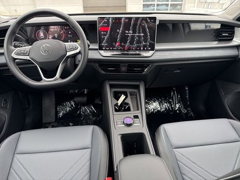 New 2026 Volkswagen Tiguan SE image 11