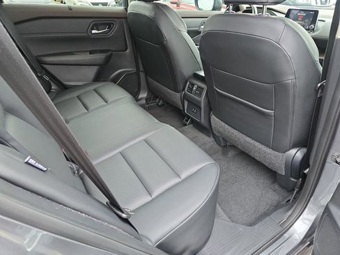 Used 2023 Nissan Rogue SV w/ SV Premium B Package image 13