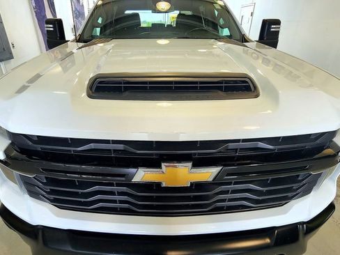 Used 2024 Chevrolet Silverado 3500 W/T AWD/4WD image 4