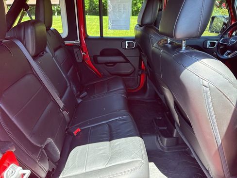 Used 2020 Jeep Wrangler Unlimited Sahara AWD/4WD image 30