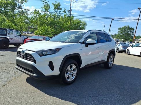 Used 2021 Toyota RAV4 LE AWD/4WD image 10