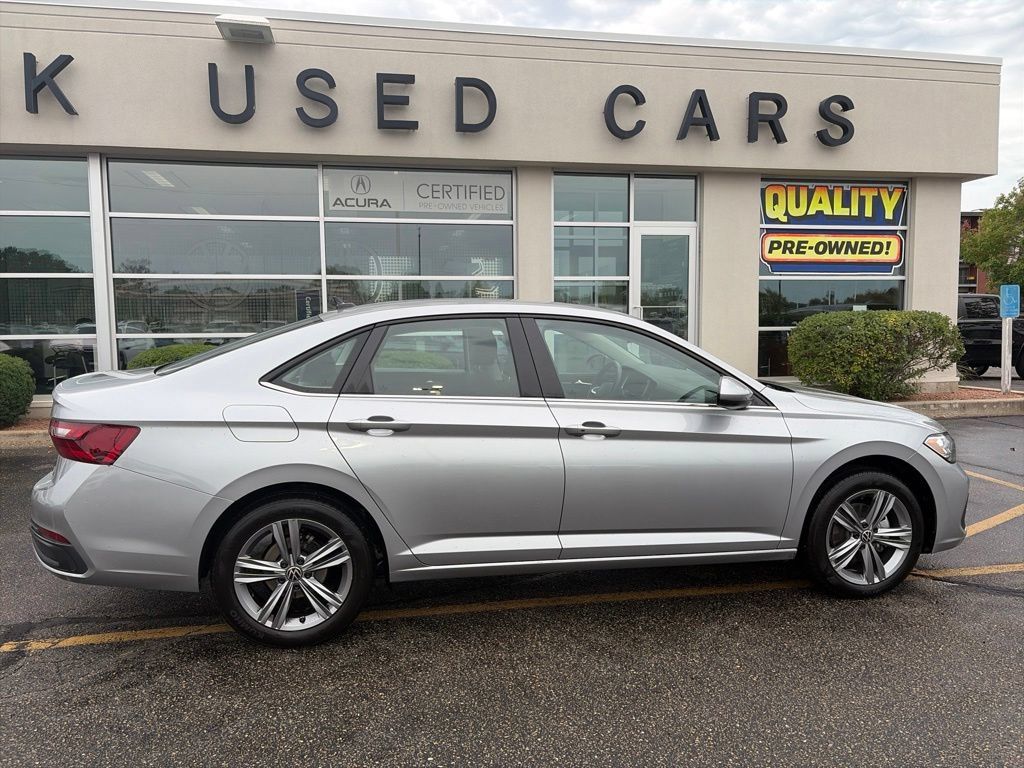Used 2023 Volkswagen Jetta SE FWD image 9