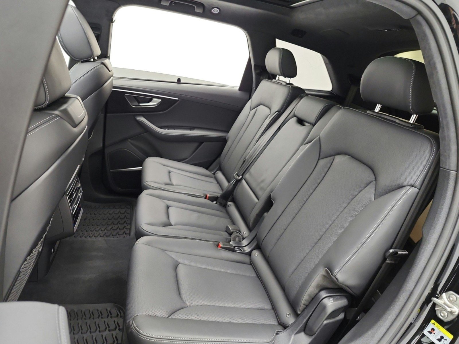 Used 2025 Audi Q7 3.0T Prestige AWD/4WD image 16