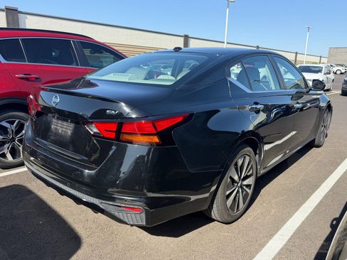 Used 2021 Nissan Altima 2.5 SV image 3