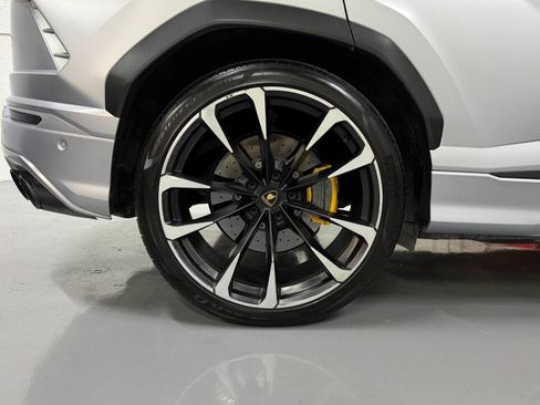 Used 2022 Lamborghini Urus AWD/4WD image 38