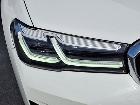 Used 2023 BMW 530i xDrive w/ Convenience Package image 9