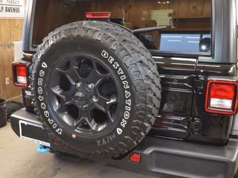 Used 2023 Jeep Wrangler Unlimited w/ Cold Weather Group image 12