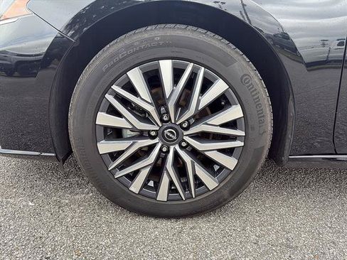 Used 2025 Nissan Altima 2.5 SV FWD image 9
