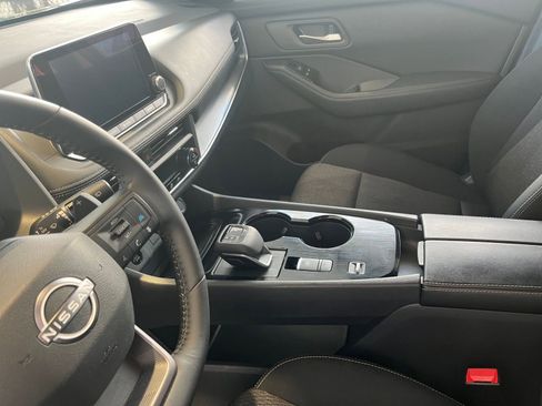 Used 2025 Nissan Rogue SV image 41