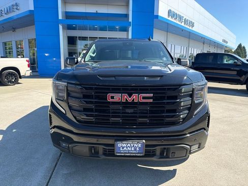 Used 2025 GMC Sierra 1500 Elevation w/ Elevation Premium Package AWD/4WD image 9