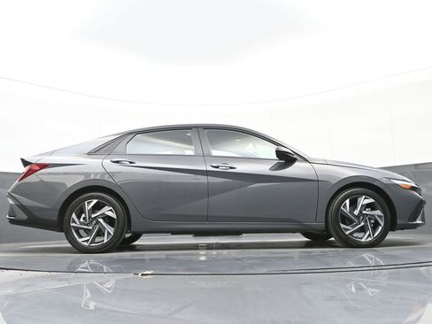 Certified 2025 Hyundai Elantra Sport image 52