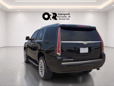 Used 2020 Cadillac Escalade Luxury w/ LPO, Radiant Package AWD/4WD image 4