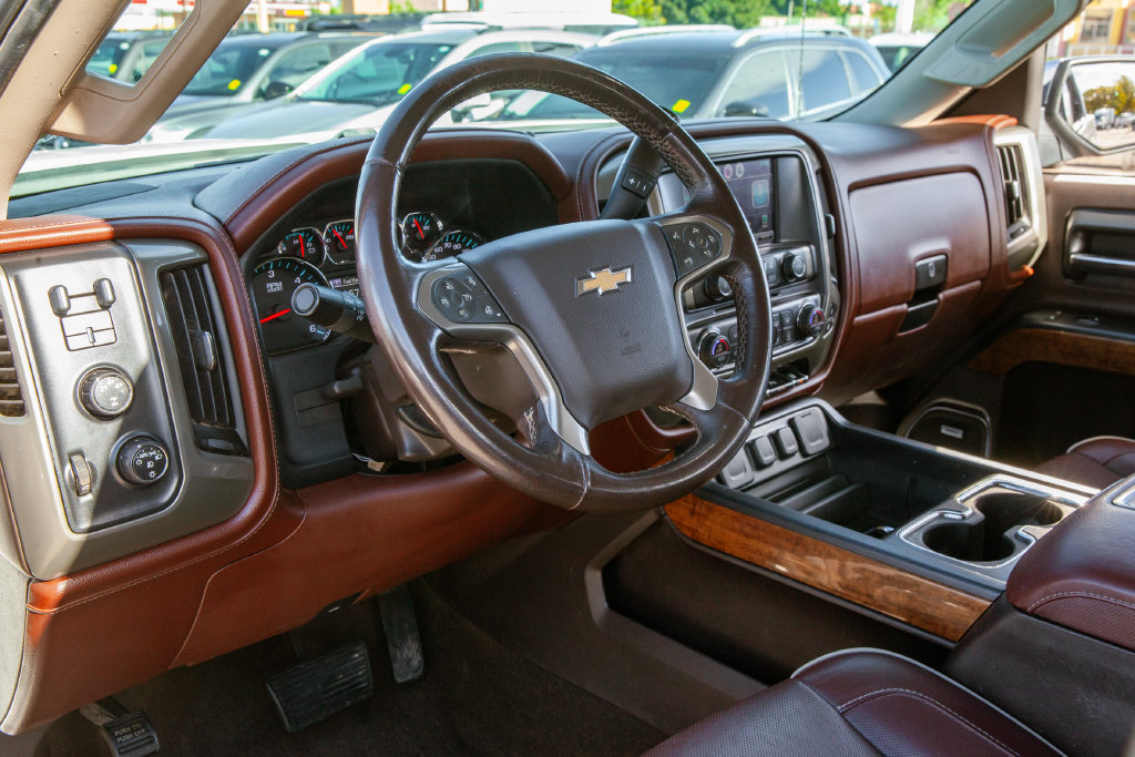 Used 2015 Chevrolet Silverado 2500 High Country w/ High Country Premium Package AWD/4WD image 10