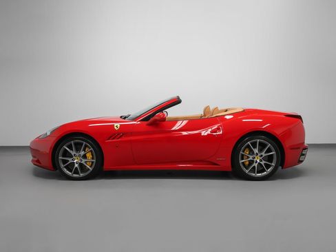 Used 2010 Ferrari California RWD image 65