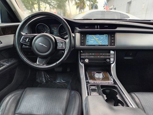 Used 2016 Jaguar XF Prestige image 36