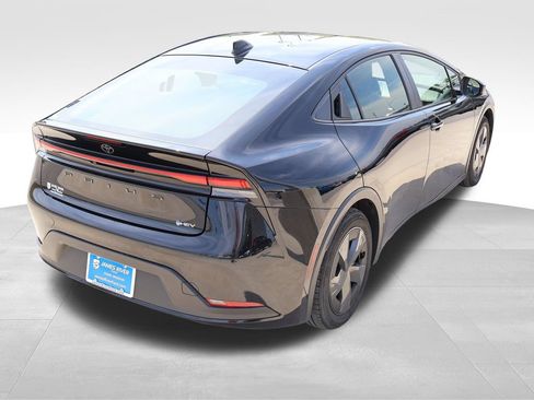 Used 2025 Toyota Prius LE FWD image 5